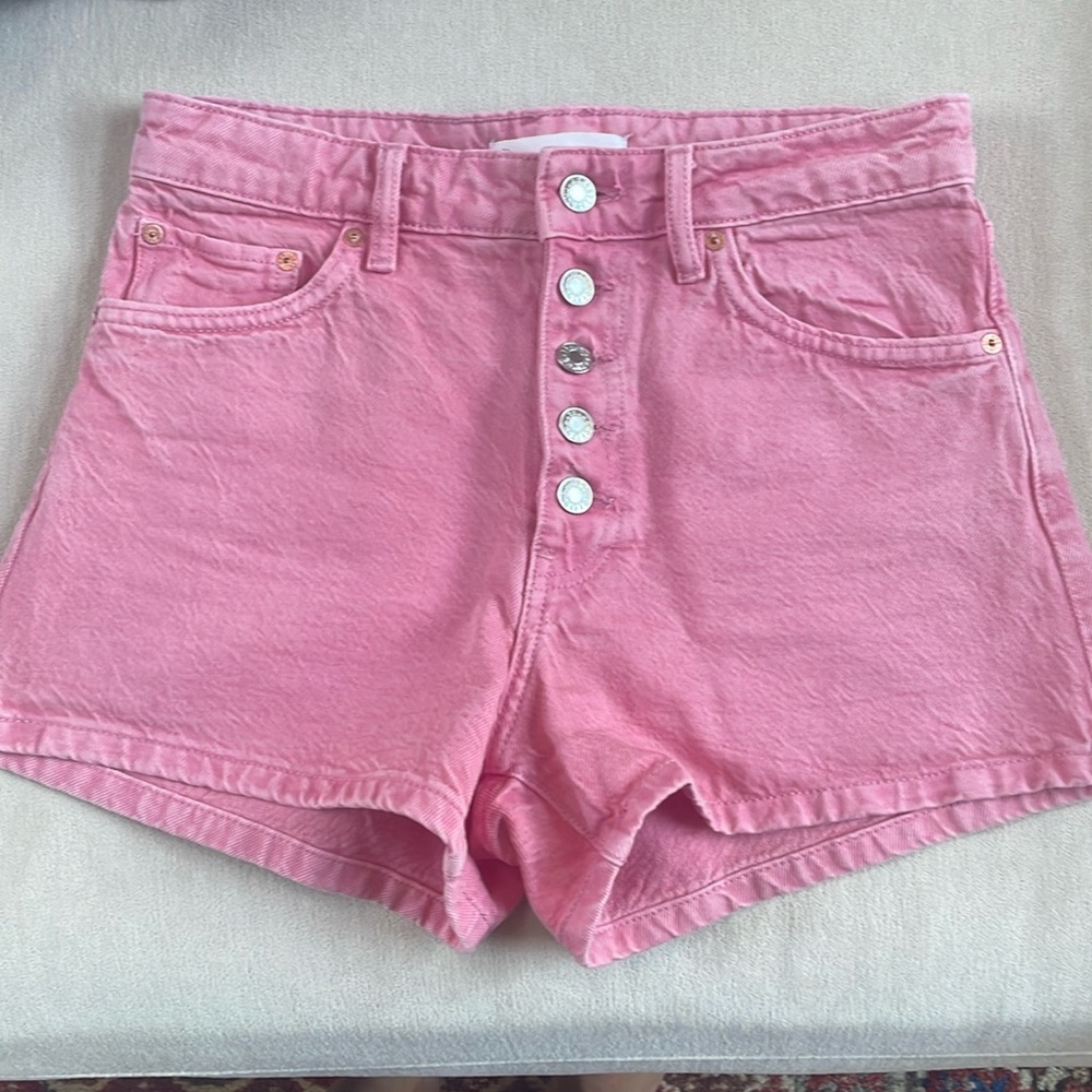 Denim pink short.